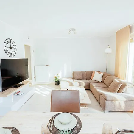 Stunning 2 Bed Free Parking *