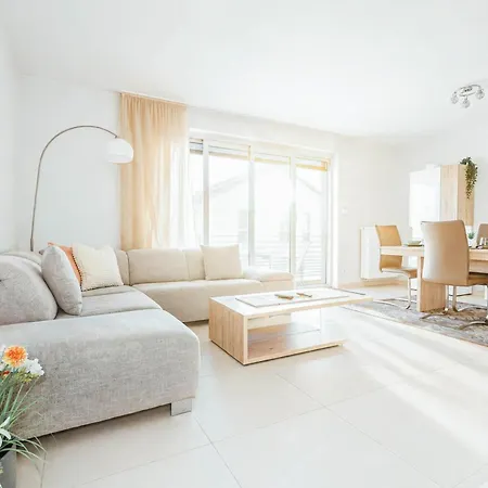 Stunning 2 Bed Free Parking Mamer
