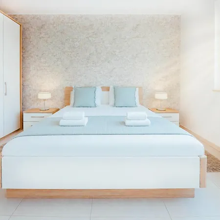 Stunning 2 Bed Free Parking Apartament *